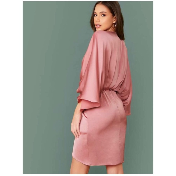 5⭐️ Caitlín Cocktail Satin Dress - Picture 4 of 7